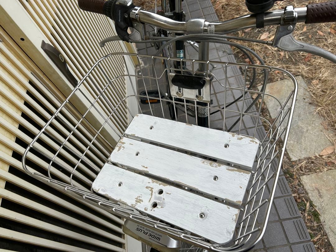 ノーパンクタイヤ　CHACLE シティサイクル 前カゴ付き　27インチ　引き取り