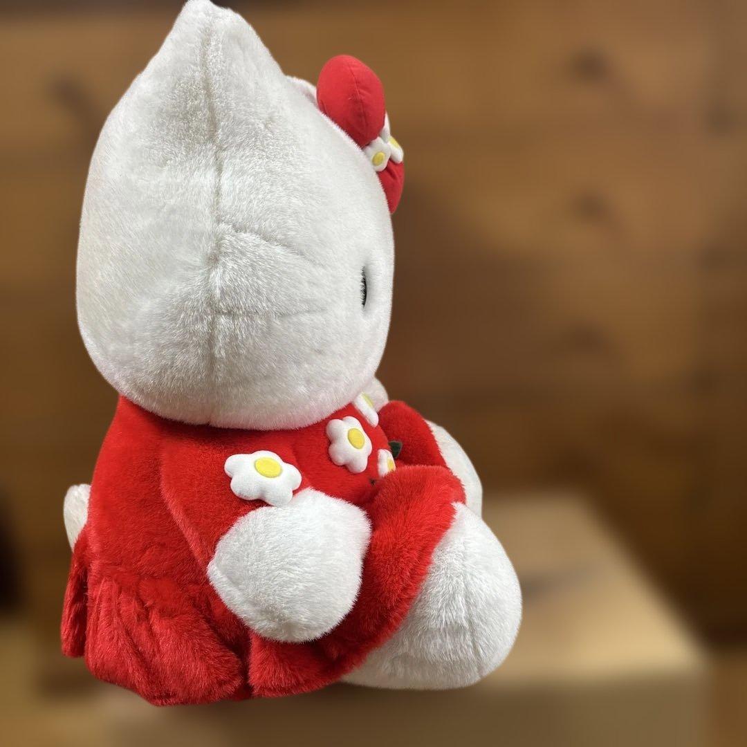 ハローキティ　特大ぬいぐるみ