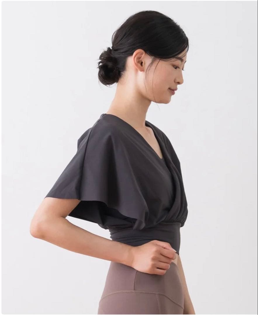 【新品未使用】【SUKALA】ブラトップ付きバルーンカシュクールトップス／S