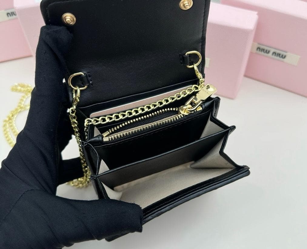 チェーン付きコンパクト財布 箱・保存袋付き 特価