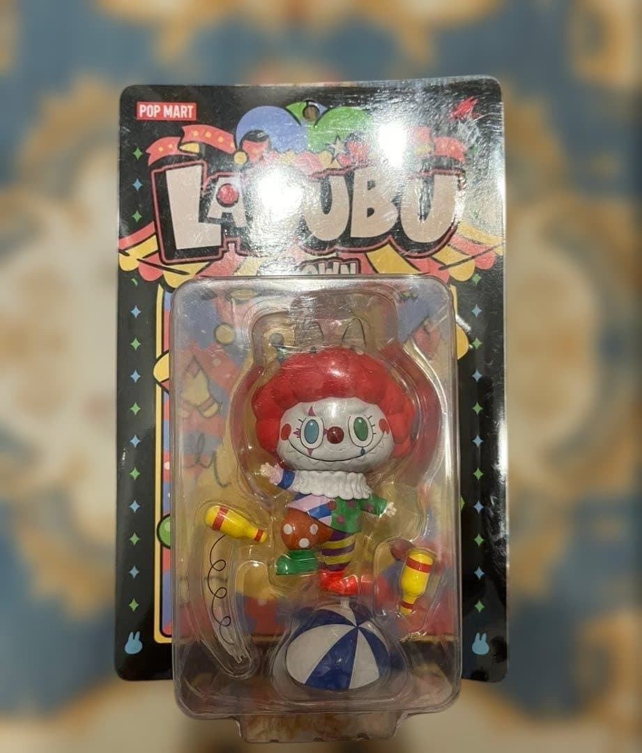ポップマートLABUBU 海外限定ピエロ　フィギュア　レア日本未発売　生産中止
