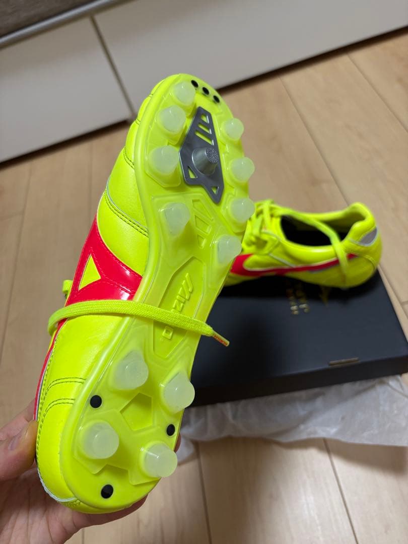 モレリア サッカーシューズ FG 蛍光イエロー/赤