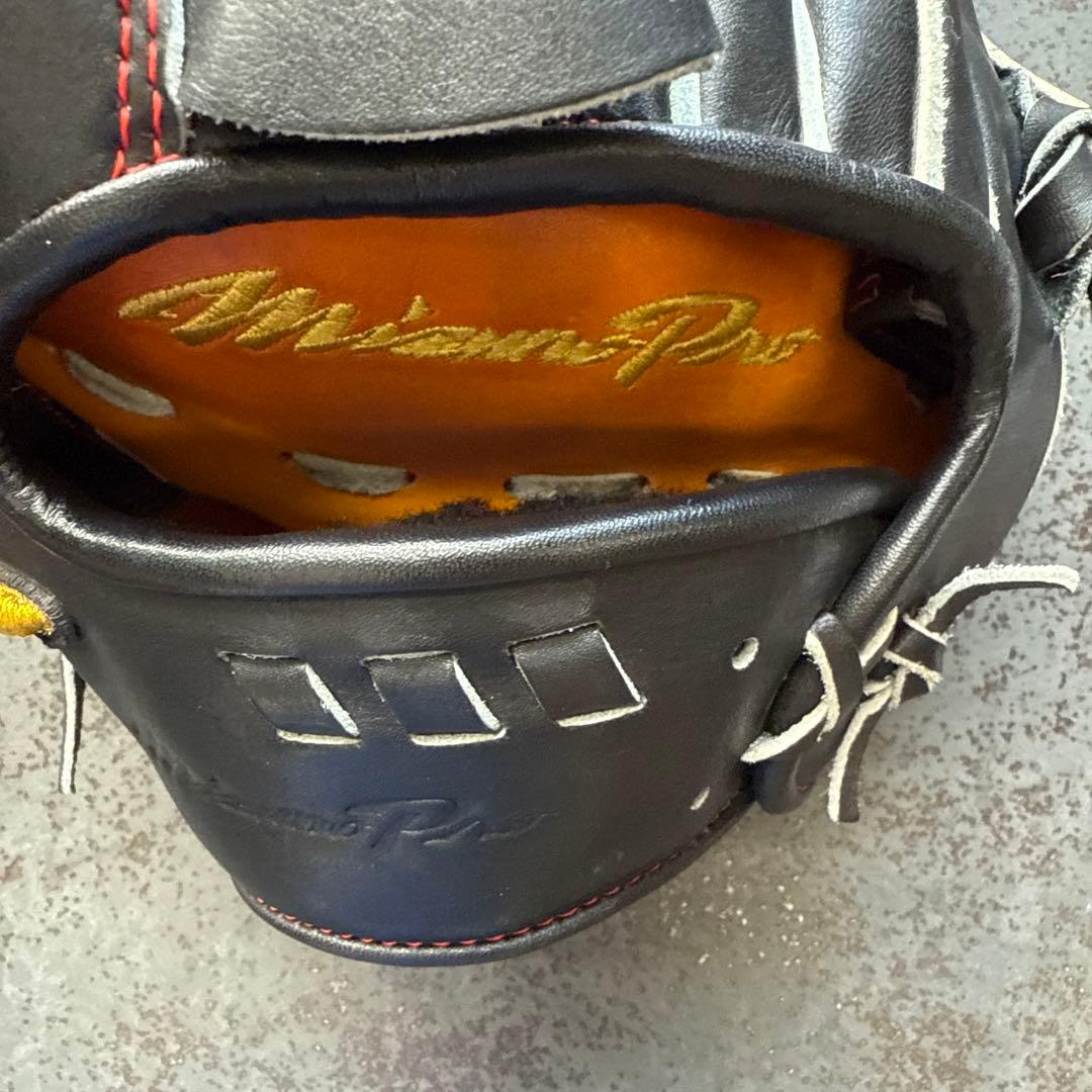 Mizuno Pro 軟式グローブ 黒/赤　左手用