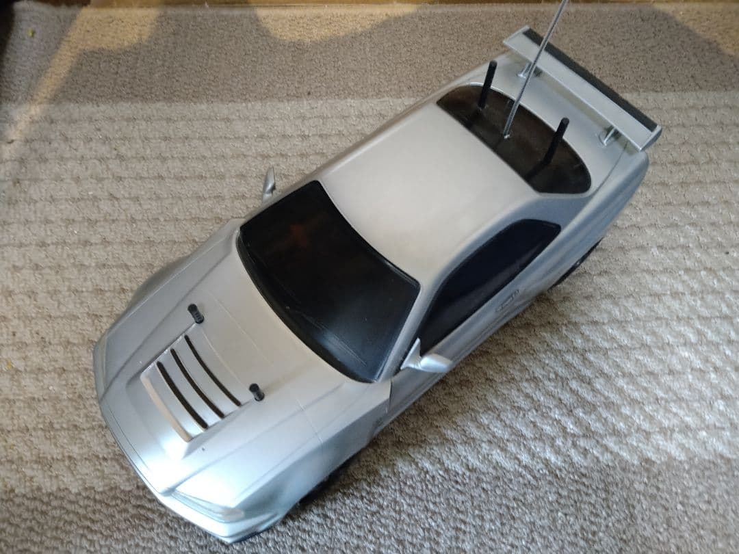 TAMIYA製のNISMO R34 GT-R Z-tuneラジコンカー