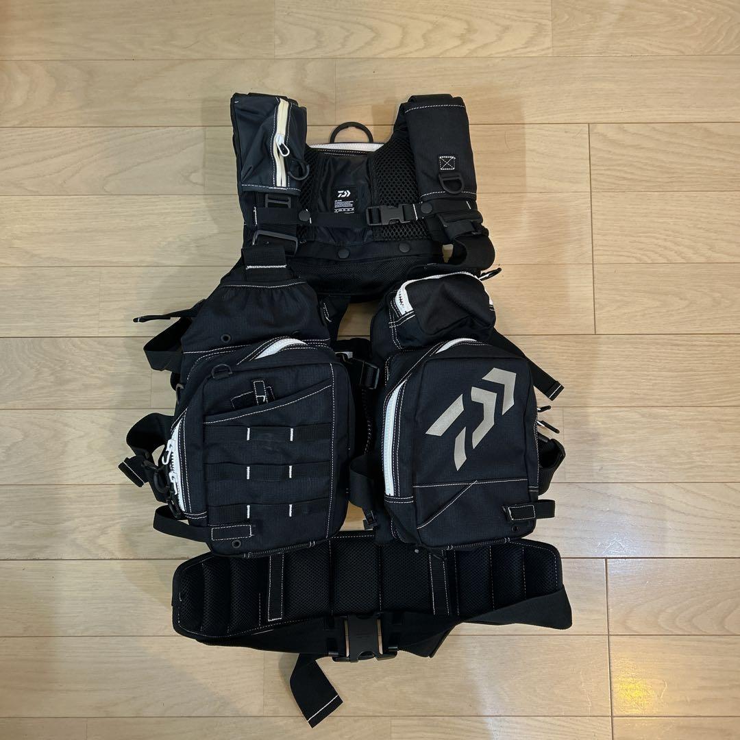 【美品】ダイワ ベンチクールゲームベストIV DF-6109 ライフジャケット