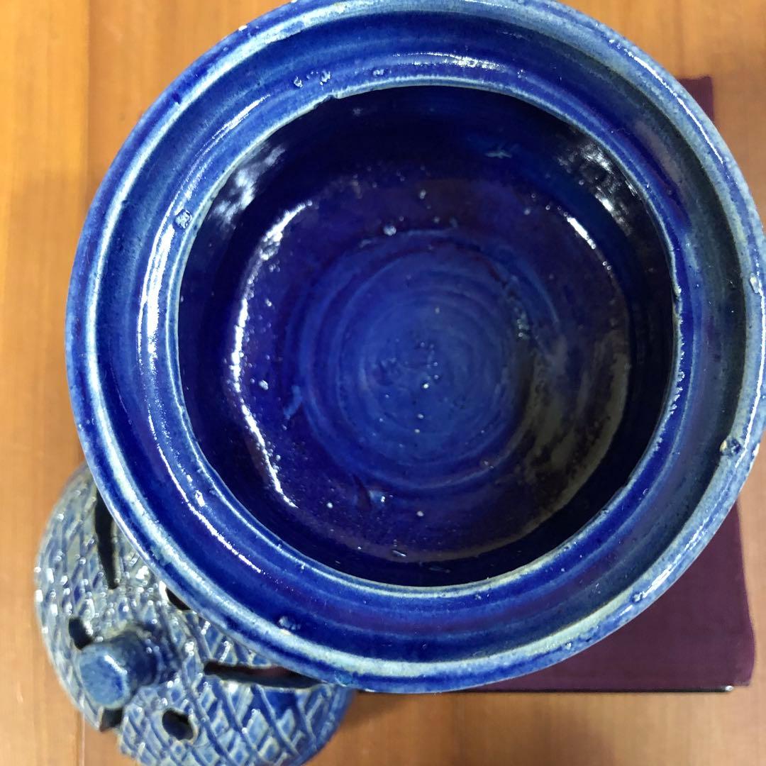 青い陶器の香炉 蓋付き