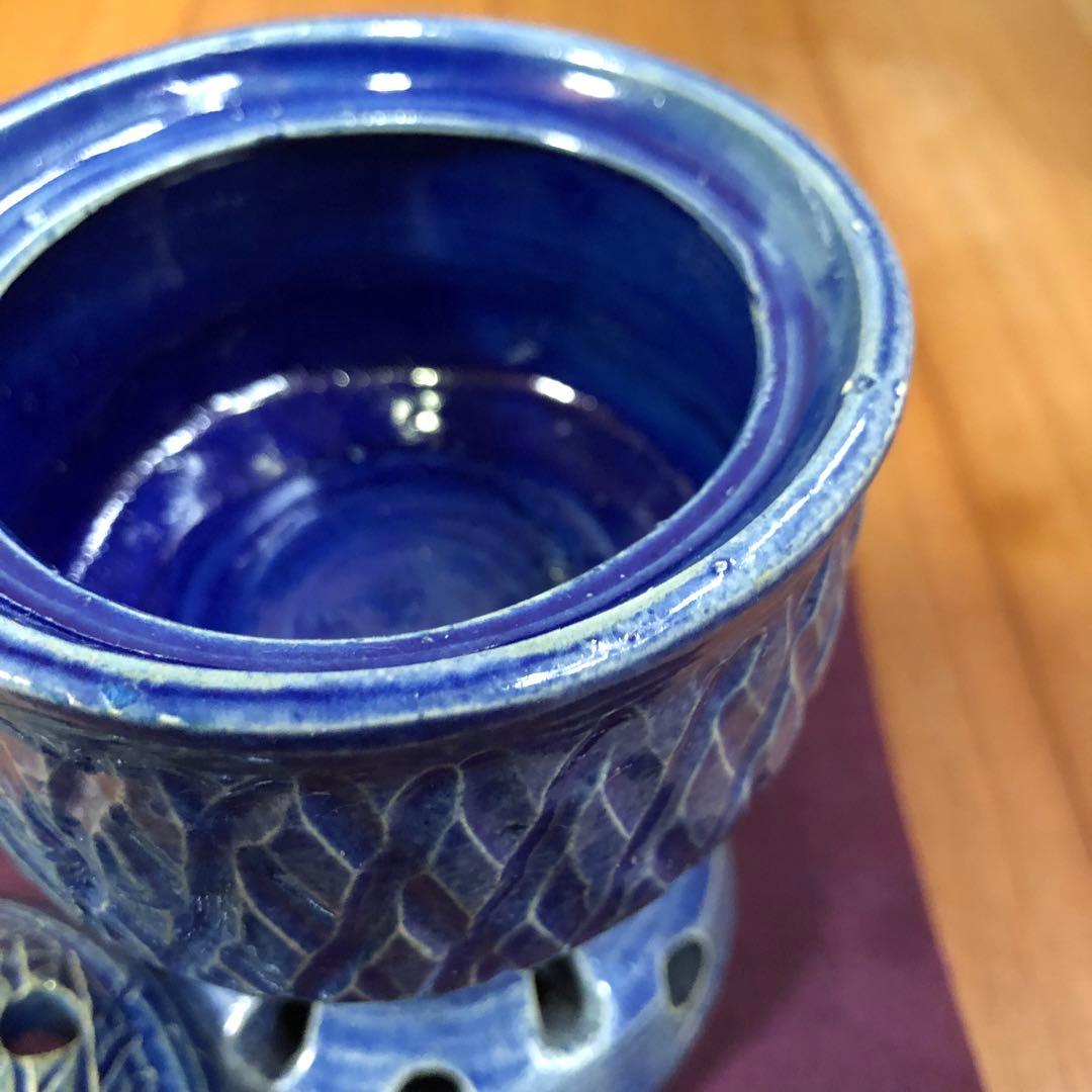 青い陶器の香炉 蓋付き