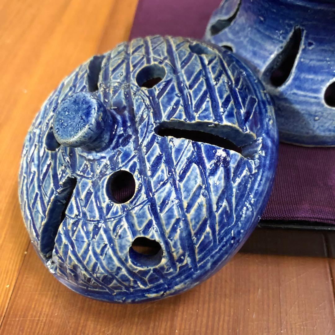 青い陶器の香炉 蓋付き