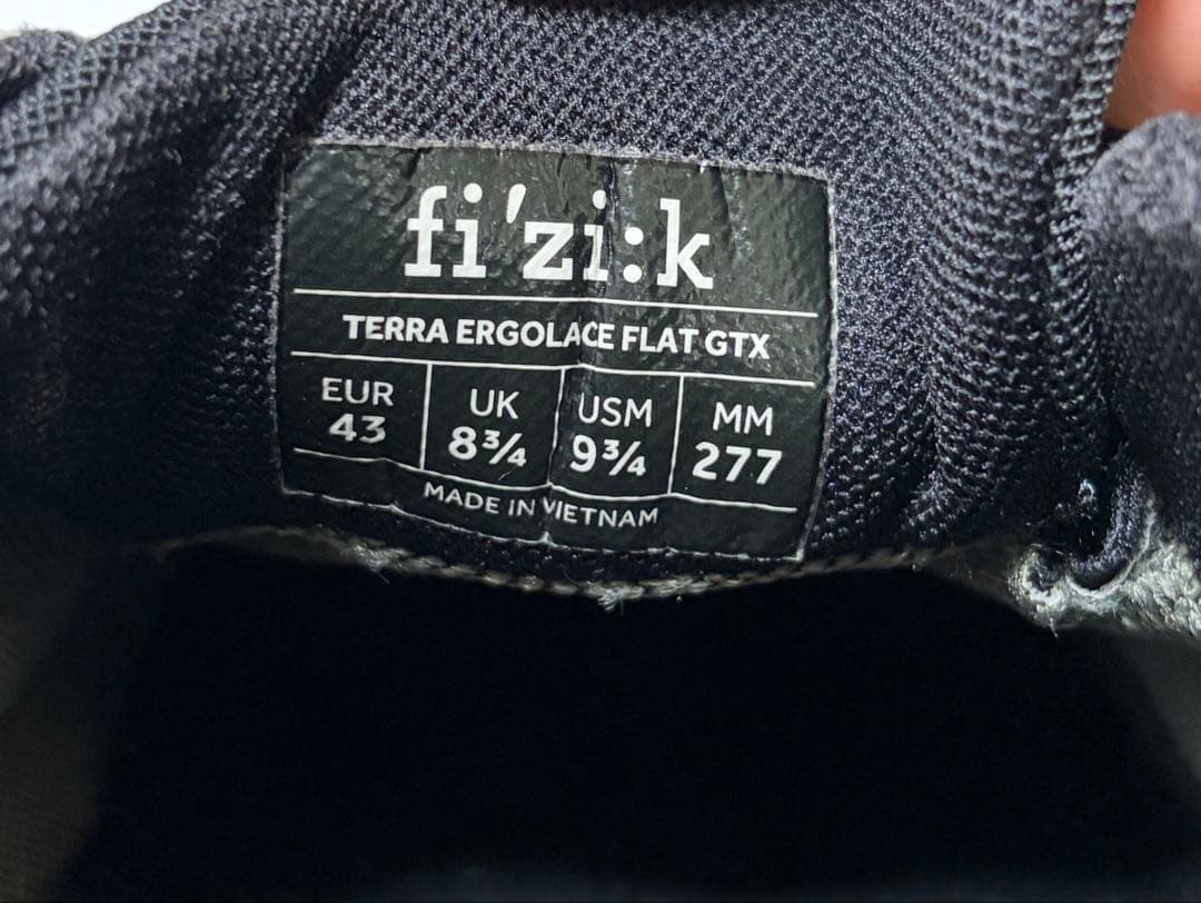 フィジーク　シューズ　サイズ43 ゴアテックス