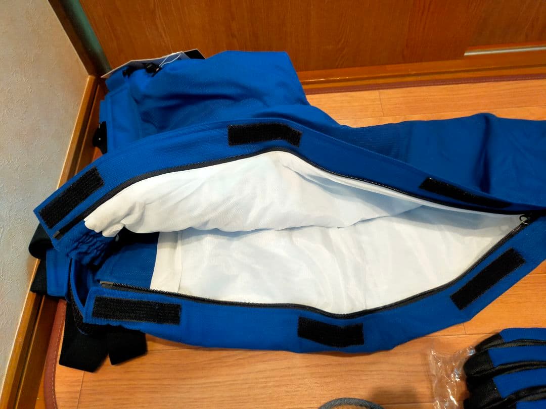 DESCENTE（デサント）のスキーウェアパンツ、手袋セット