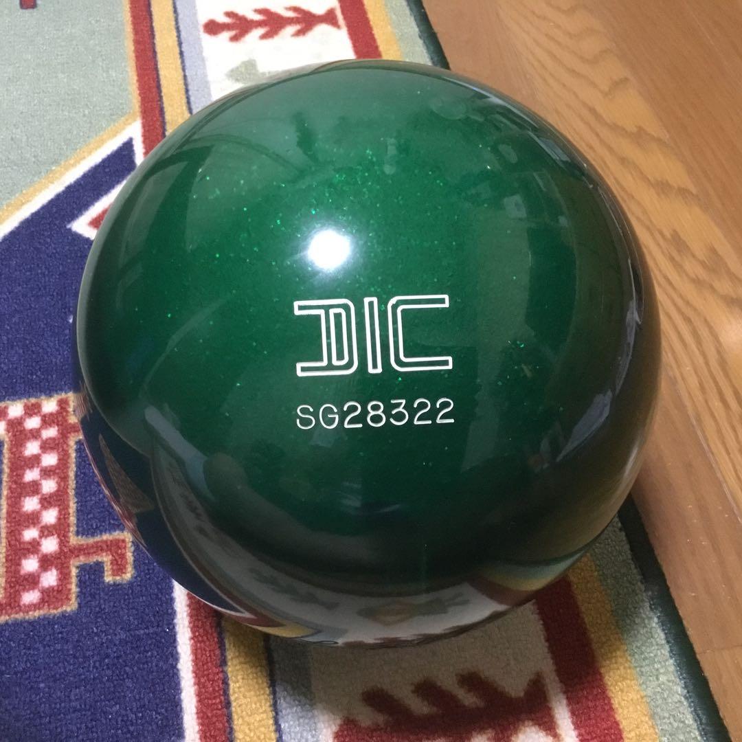 アクリル製ボウリングボール