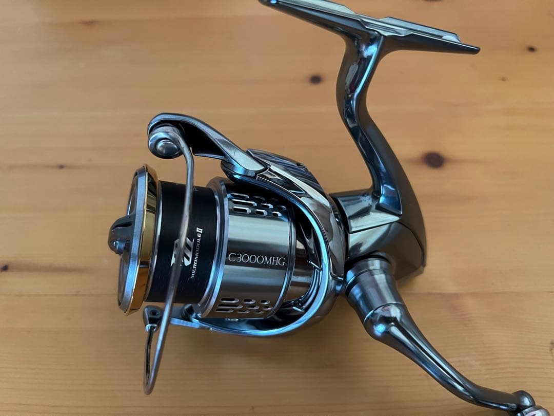 シマノ 18ステラ　STELLA C3000MHG リブレハンドルノブ付き