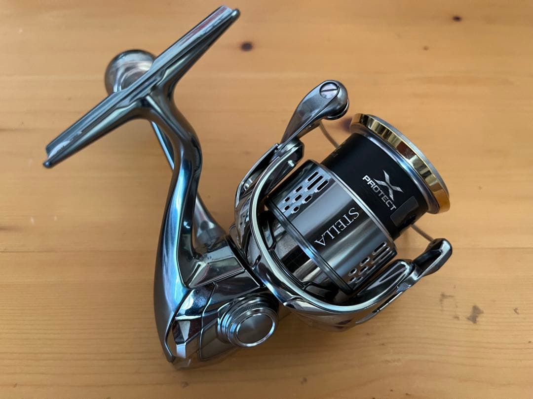 シマノ 18ステラ　STELLA C3000MHG リブレハンドルノブ付き