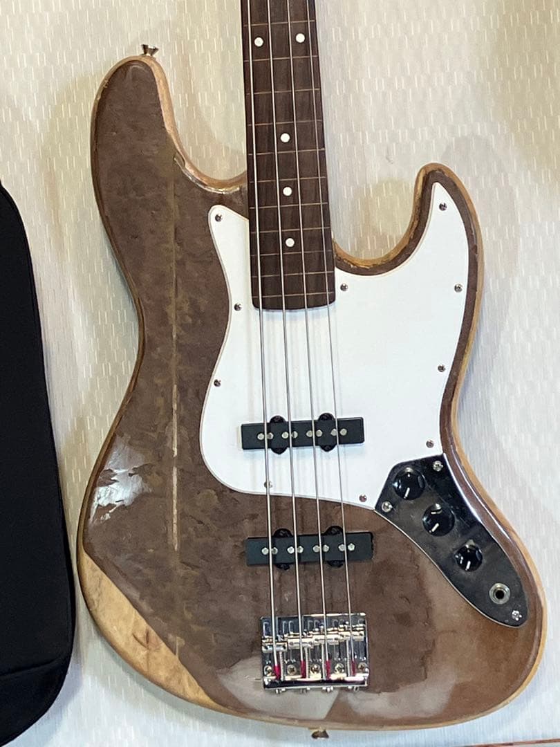 フレットレス・ジャズべタイプのレリック仕様！ギクケース付きます。