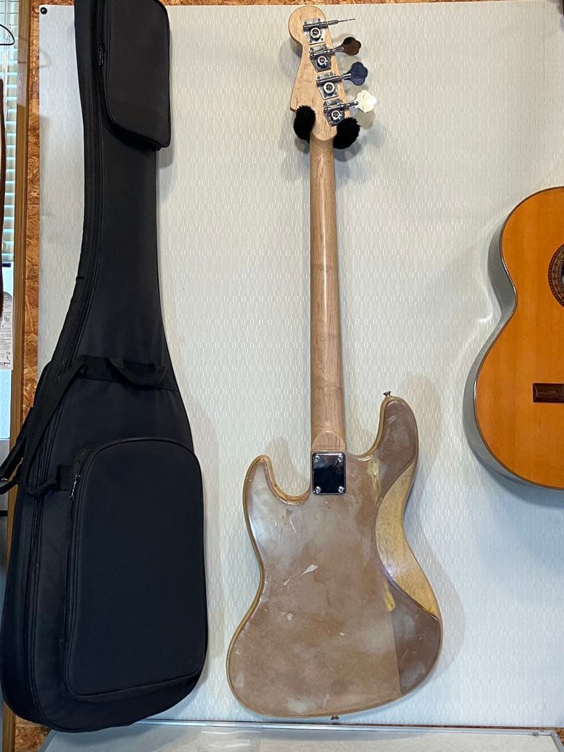 フレットレス・ジャズべタイプのレリック仕様！ギクケース付きます。