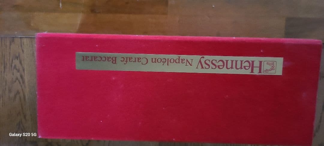 Hennessy Baccarat Cognac 赤いボックス入り