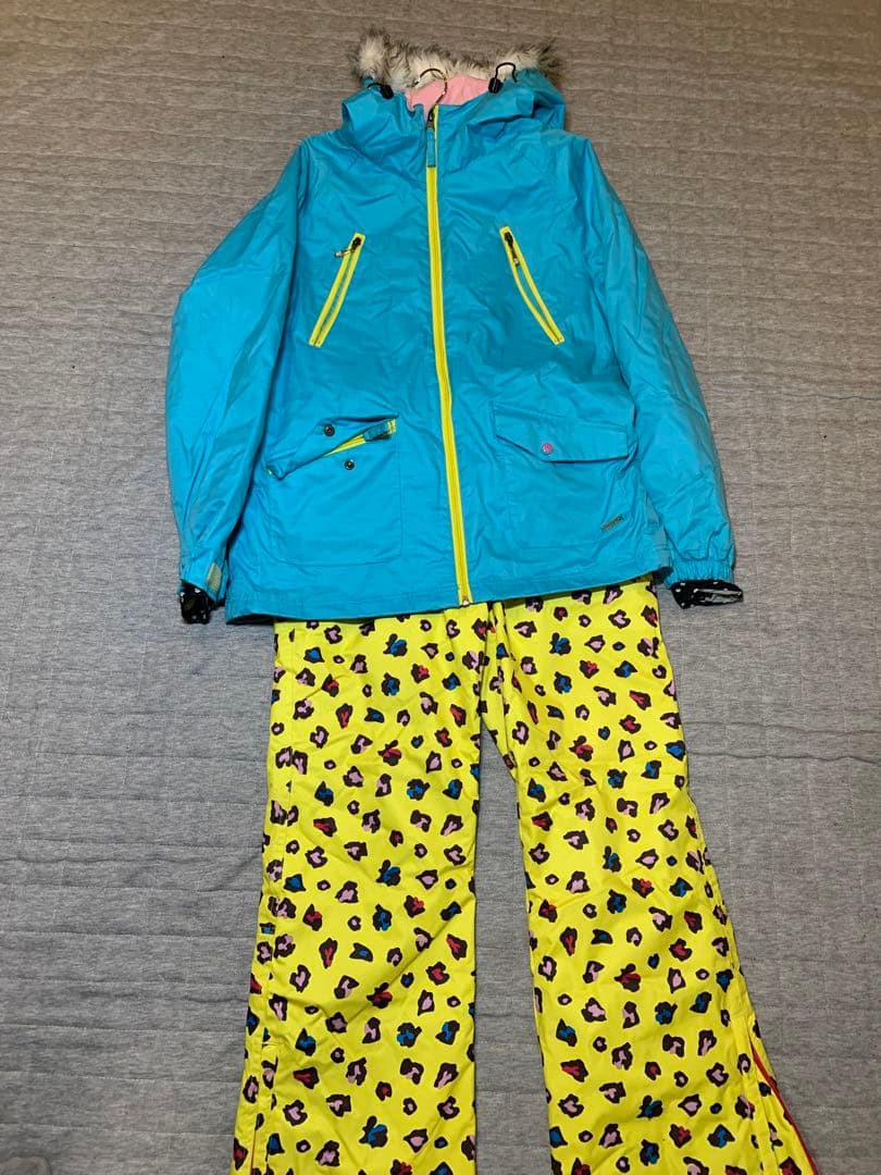 スノボー　ウエアー上下　レディース