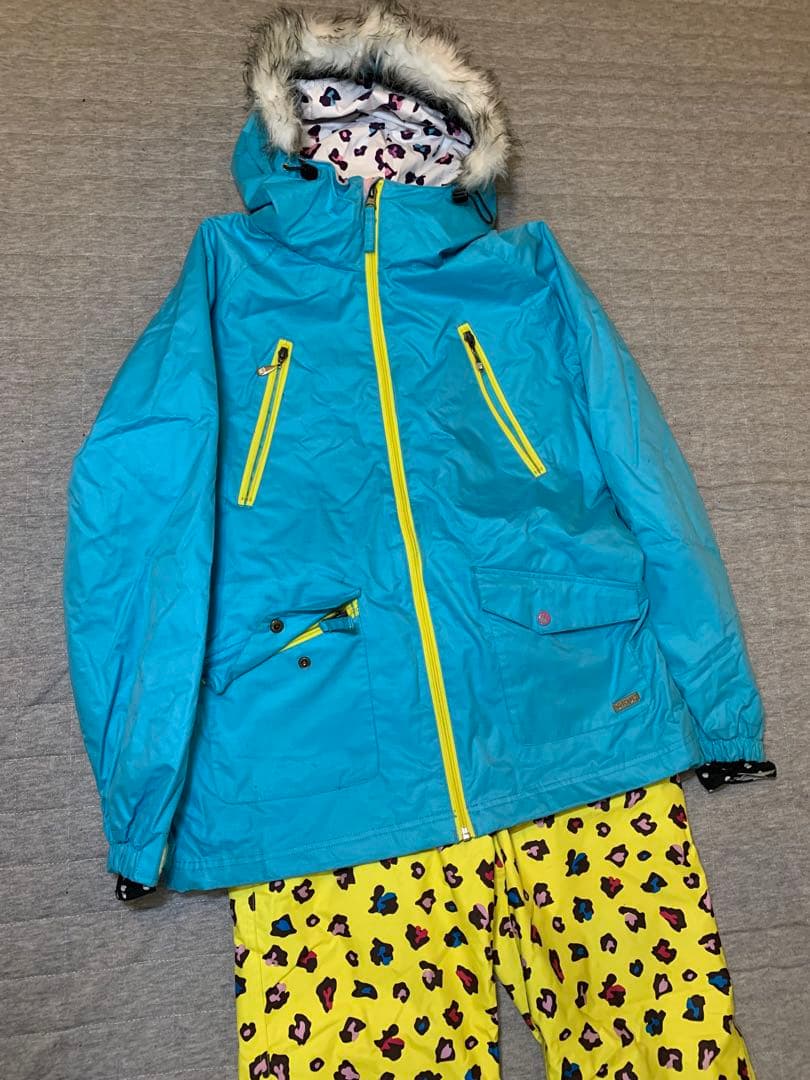 スノボー　ウエアー上下　レディース