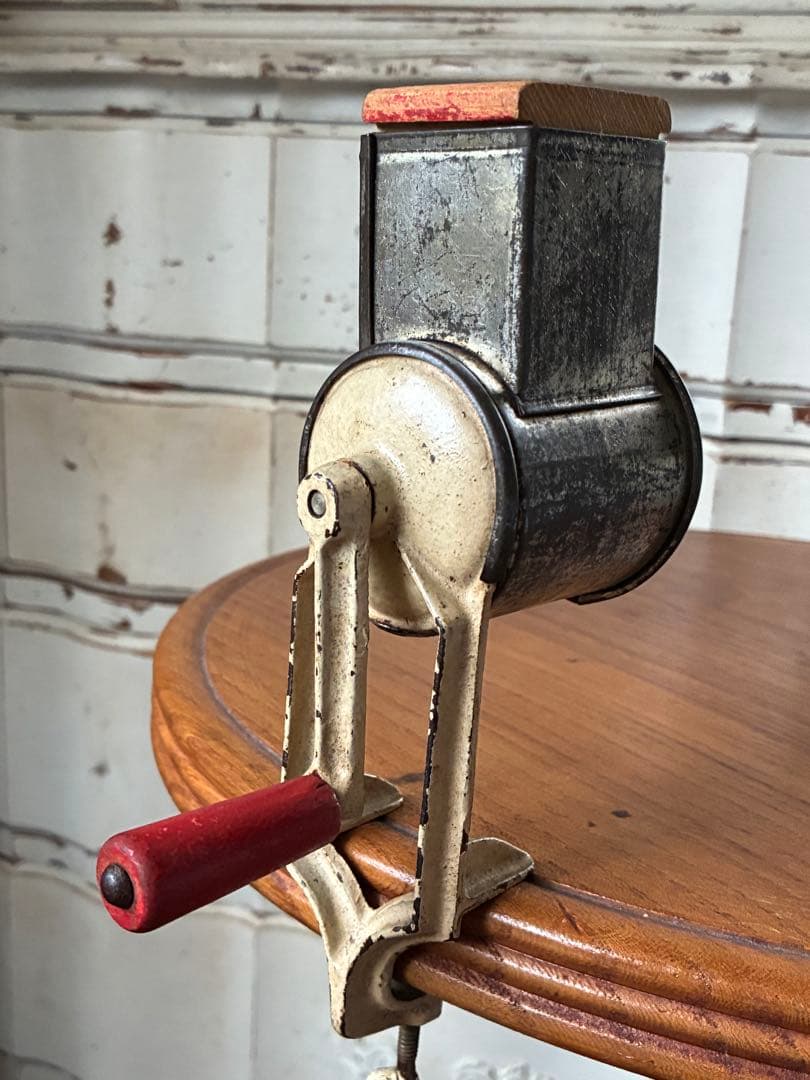 フランス　アンティーク　チーズ　グレーター　削り　おろし器　グラインダー　赤白