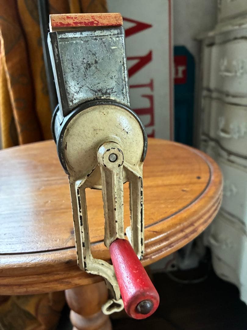 フランス　アンティーク　チーズ　グレーター　削り　おろし器　グラインダー　赤白