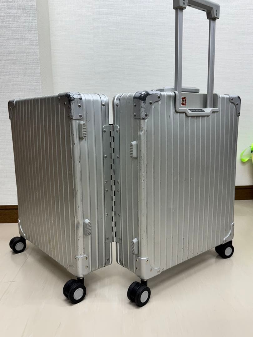 ネオキーパー　アルミ製中型キャリーケース 4輪