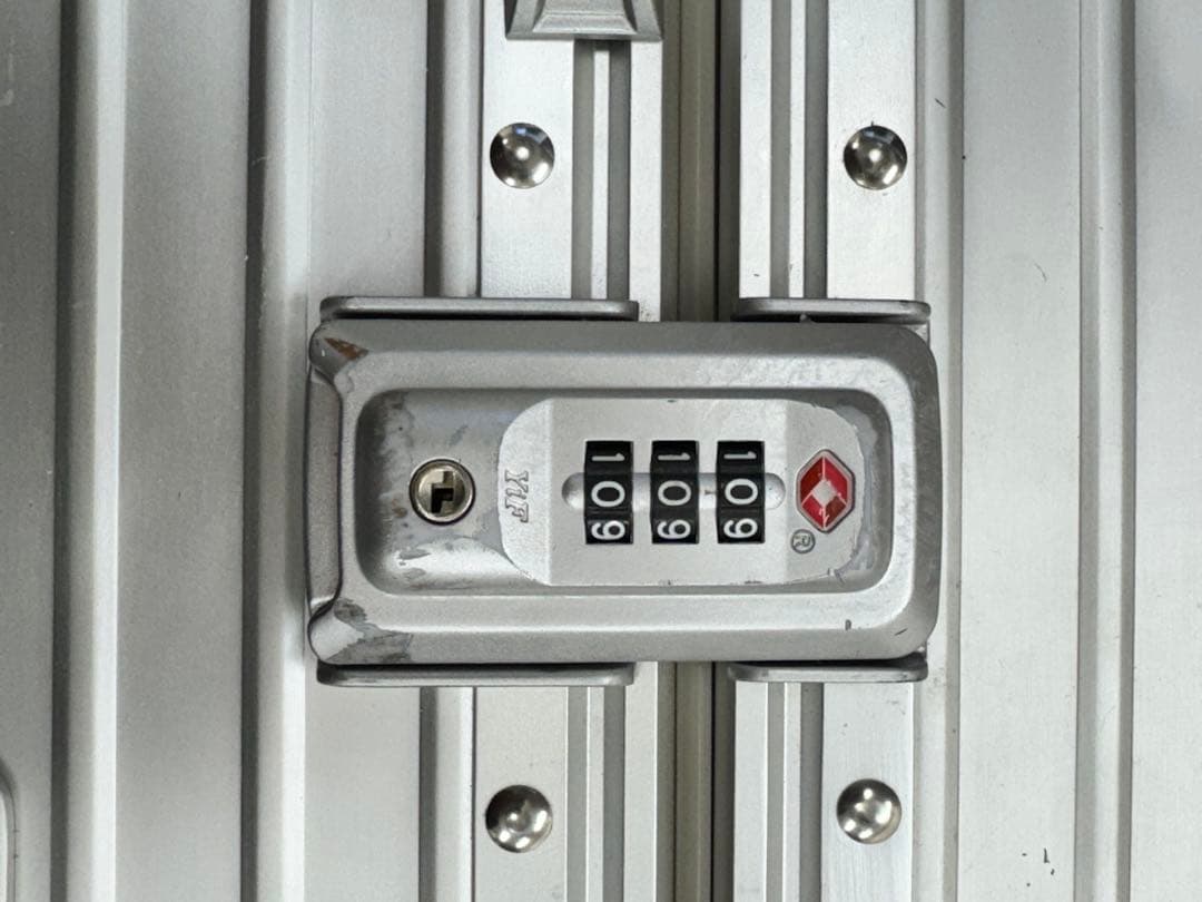 ネオキーパー　アルミ製中型キャリーケース 4輪