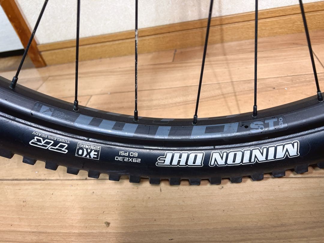 マキシス ミニオン DHF タイヤとシマノ WTB ST i30