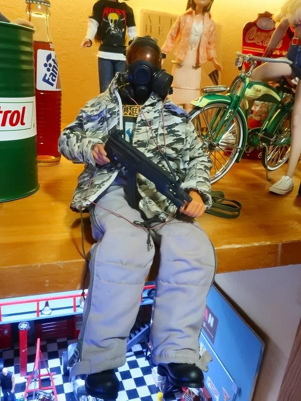 1/6 SF 大気汚染された近未来の都会を警らする男 フィギュア