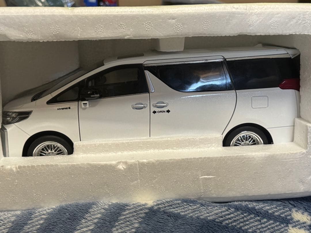 ALPHARD LEDヘッドライト ミニカー ホワイト