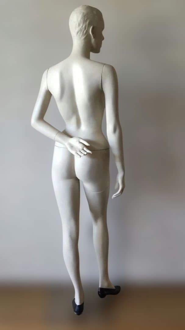 ②女性用ホワイトマネキン 立ちポーズ 黒ヒール付き 175cm