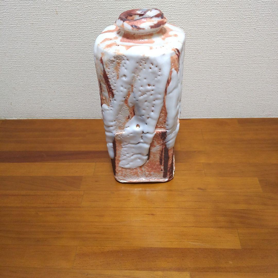 志野焼 四角形の陶器の花瓶