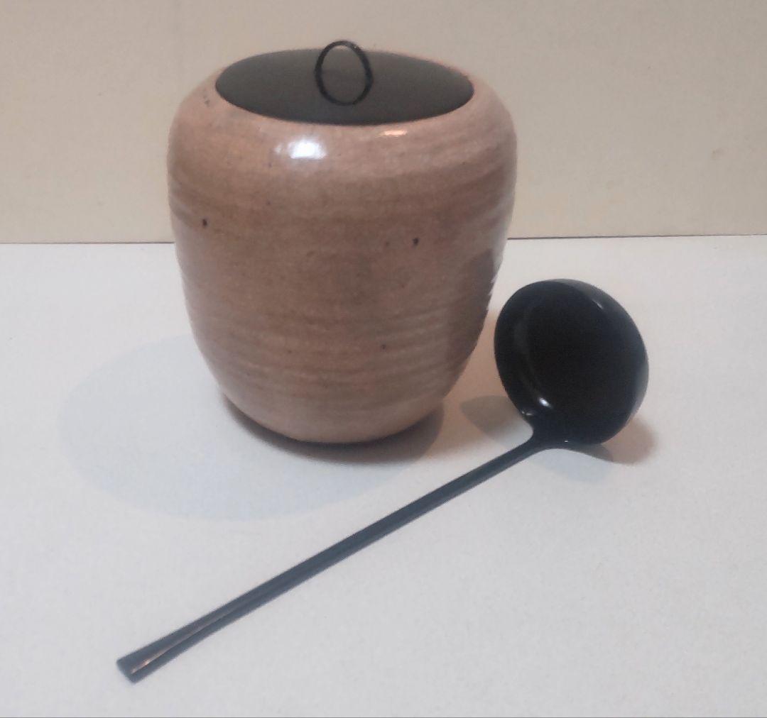 時代物水指 無銘 膝黒塗蓋 柄杓/Antique Mizusashi