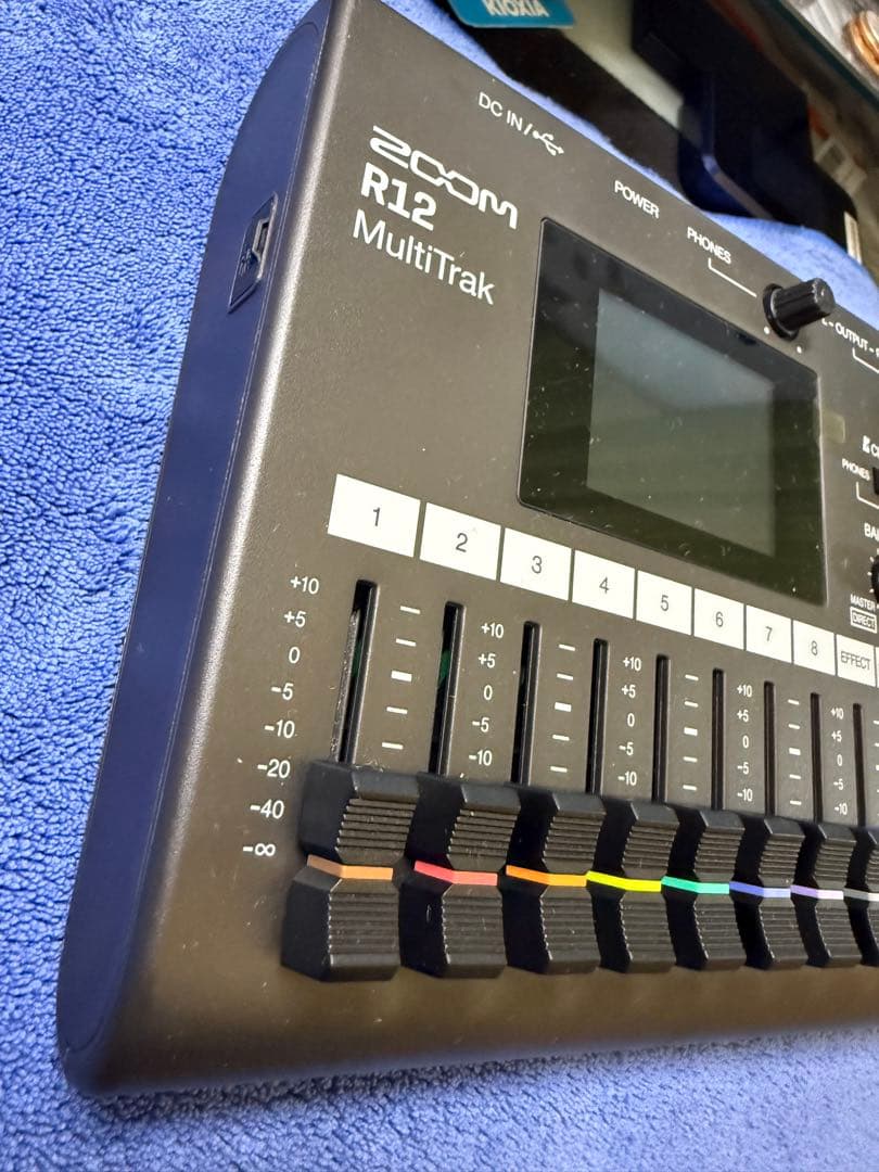 ZOOM R12 マルチトラックレコーダー