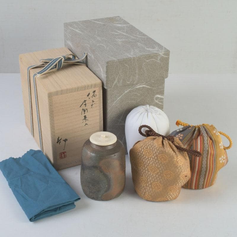 茶道具　備前焼　伊勢崎紳作　肩衝茶入　仕覆二点付　共箱　C　9774