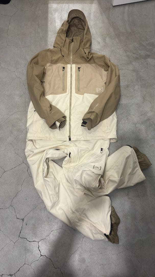 Burton [ak] Swash GORE-TEX 上下セットベージュ値下げ中