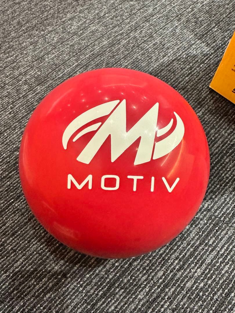 『新品』MOTIV ライジングベノム　ボウリングボール 15ポンド
