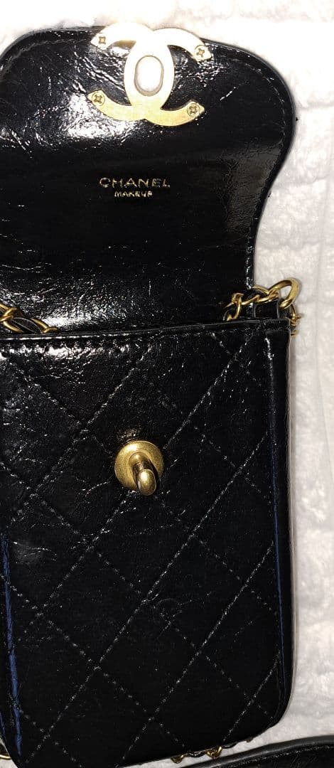 シャネル ノベルティ スマホショルダーブラックレザー キルティングバッグ