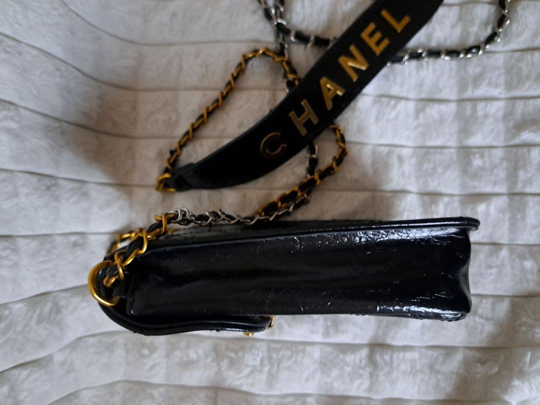 シャネル ノベルティ スマホショルダーブラックレザー キルティングバッグ