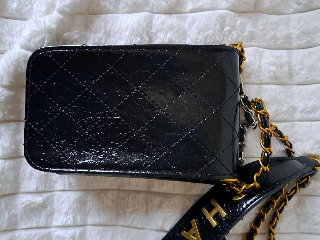 シャネル ノベルティ スマホショルダーブラックレザー キルティングバッグ