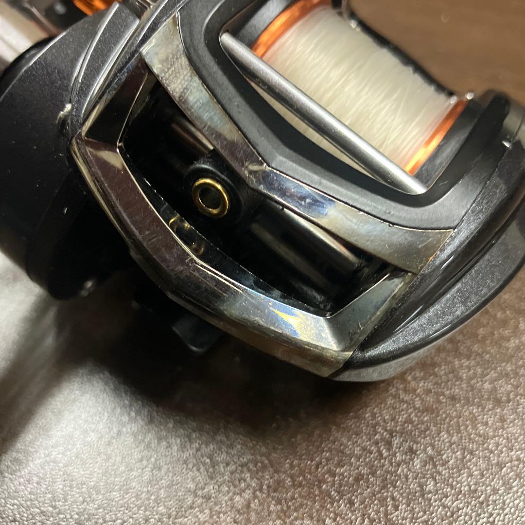 Revo POWER CRANK 6 ベイトリール　右ハンドル　バス釣り　Abu