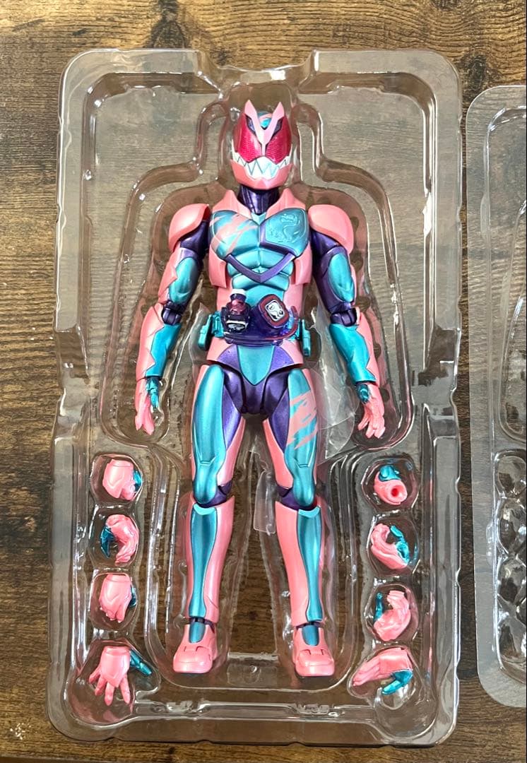 フィギュアーツ　仮面ライダーリバイス　リバイ　エビル　デモンズ