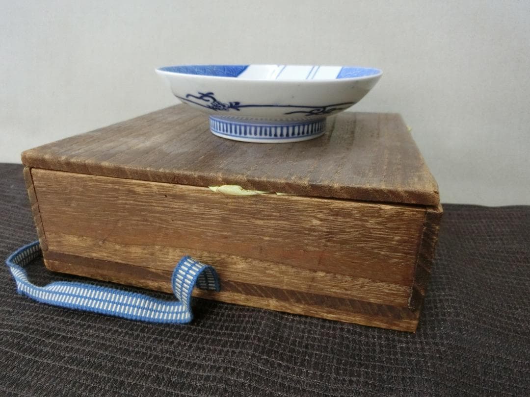 処分価17（火）22時まで【鍋島皿　山家人物渦文　櫛口台　鉢　古木箱　鑑賞陶磁器