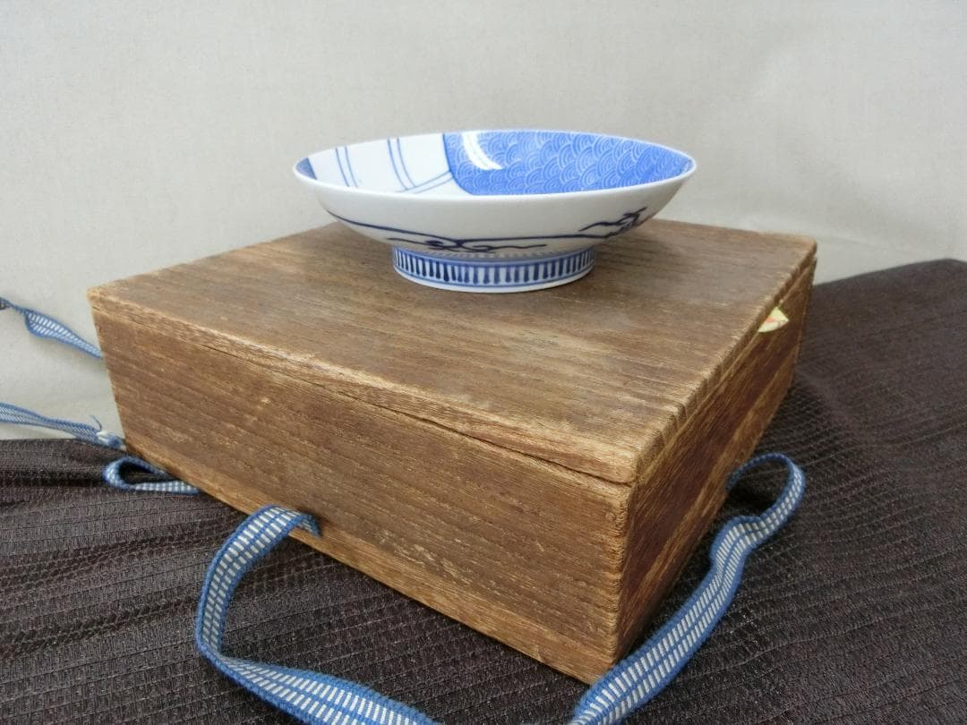 処分価17（火）22時まで【鍋島皿　山家人物渦文　櫛口台　鉢　古木箱　鑑賞陶磁器