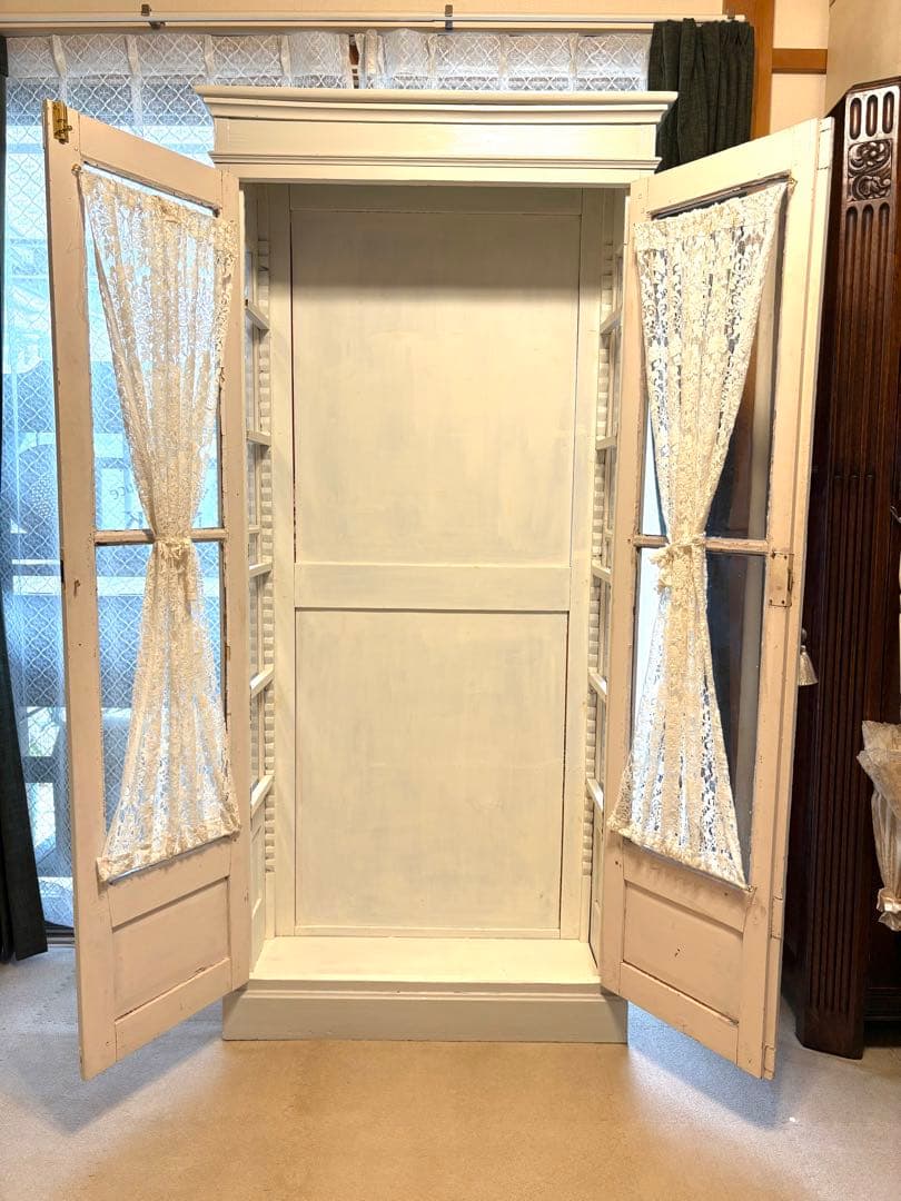 ♡フランスアンティーク　本棚　レース　ガラスキャビネット　ペディメント付　送料込