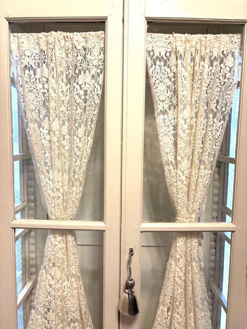 ♡フランスアンティーク　本棚　レース　ガラスキャビネット　ペディメント付　送料込