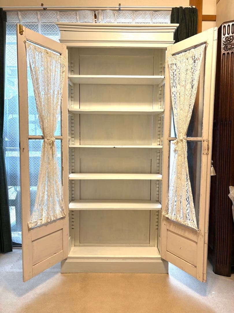 ♡フランスアンティーク　本棚　レース　ガラスキャビネット　ペディメント付　送料込