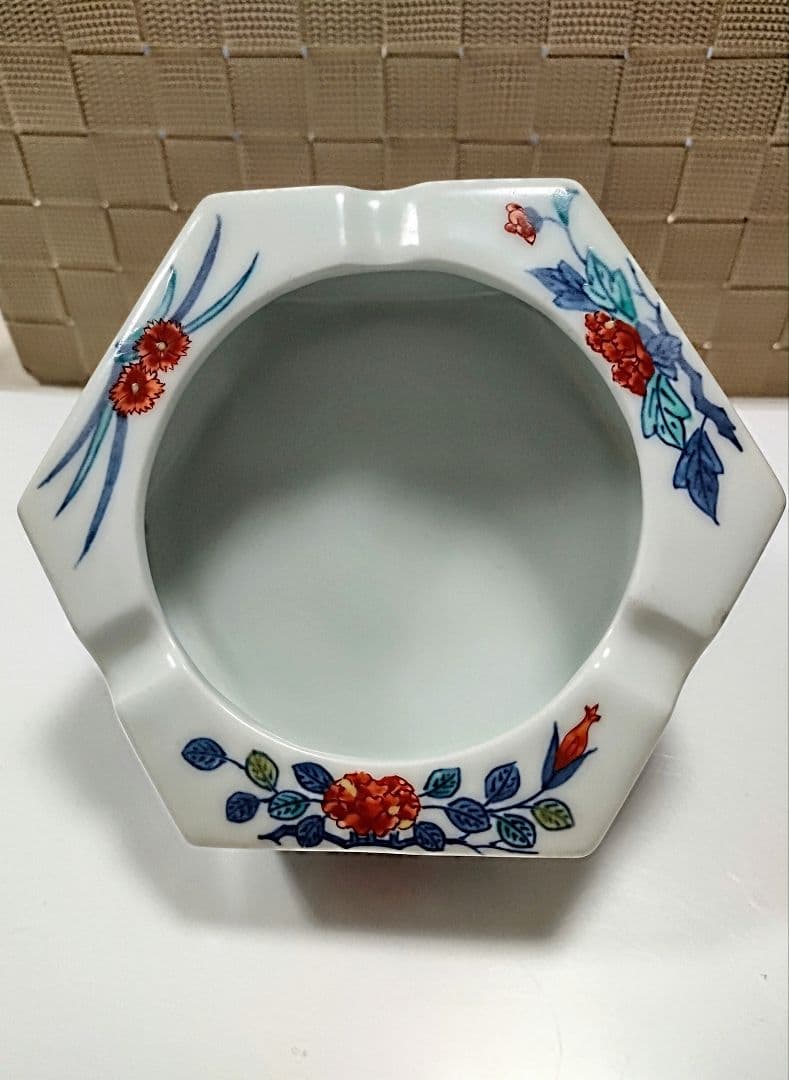 ●5230#0113　今泉今右衛門(人間国宝)　錦花絵 灰皿　0309