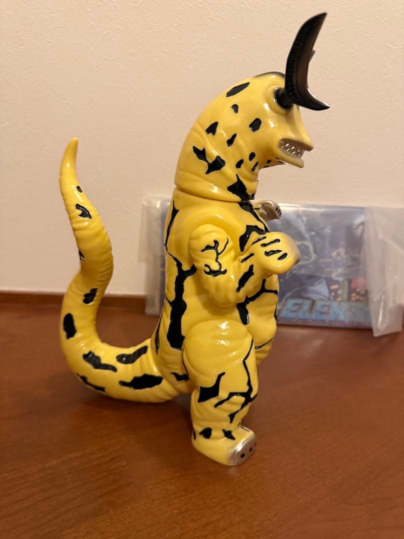 Planet-X プラネットエックス　エレキング　幼体付き　墓場の画廊