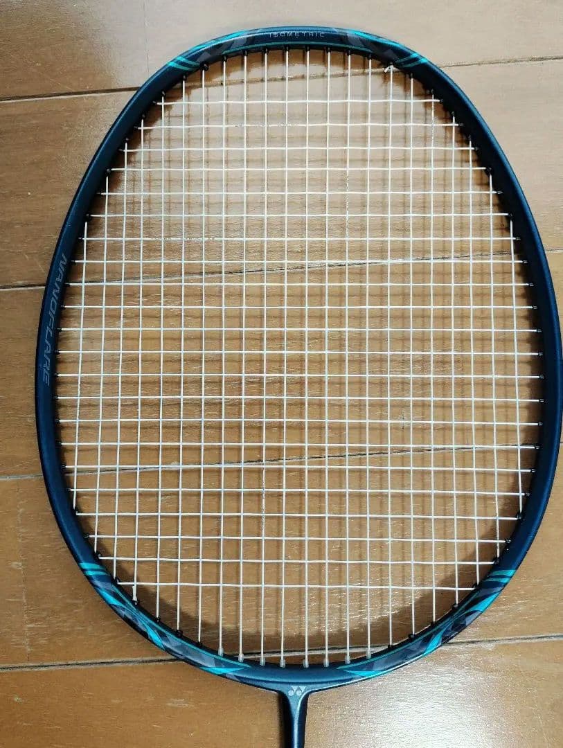 美品！ YONEX ナノフレア800プロ 4UG5
