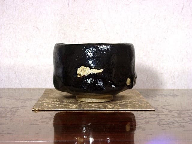 楽焼　大徳寺 大亀老師 銘：古里　陶工 佐々木輝夫 作　茶碗　共箱　無傷　保証。